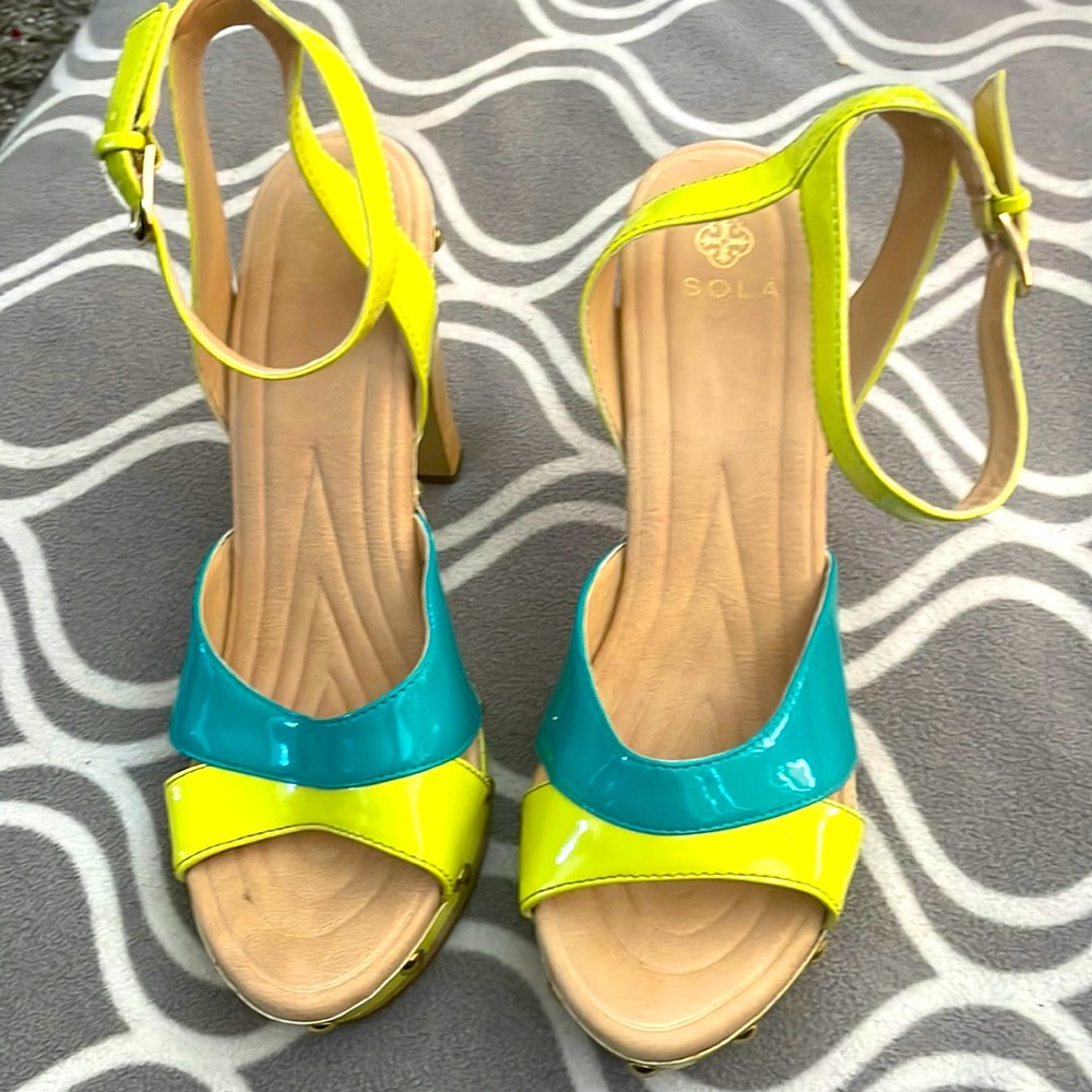 2/$20 Sola heels size 8.5